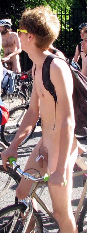 Major Dad’s Public Nudity 0807turistico12: Elephant with yellow sunglasses at WNBR 