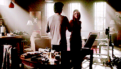 oisousincero:  “What is she doing with Damon?”