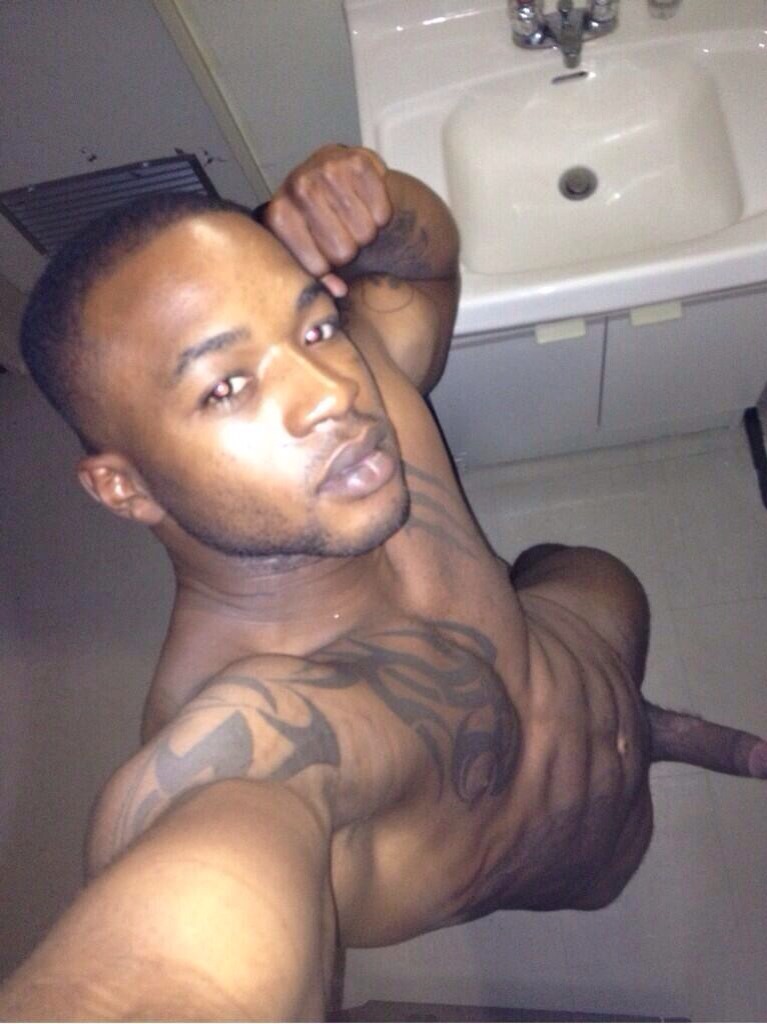 cupidon69:  leyparis:  sofly-ineedfeathersss:  Mmmmmm   Damn!  ðŸ’•ðŸŒ