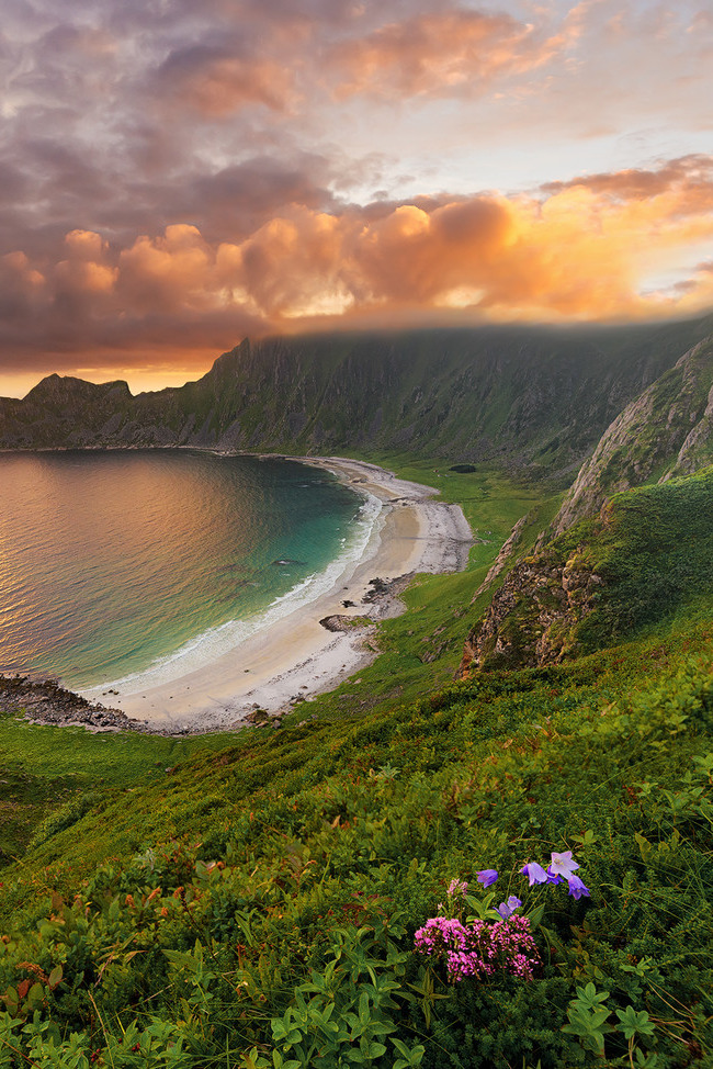 sundxwn:  Høyvika Beach by Stian Klo