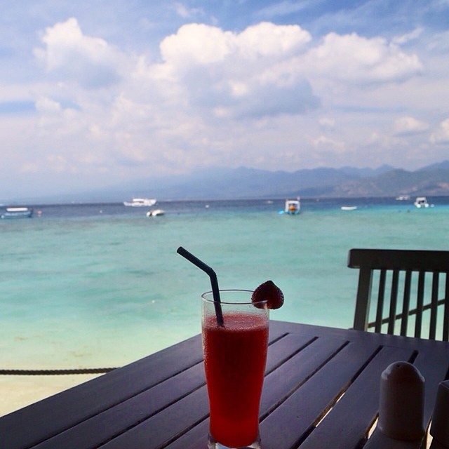 sweethoughts:  &ldquo;Worst&rdquo; lunch view EVER (at Gili Trawangan Island,