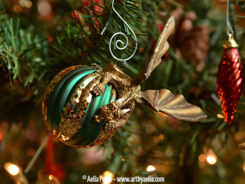 miss-kitty-fantastico:sosuperawesome:Dragon Baubles by Aelia Petro on EtsyBrowse more curated dragon