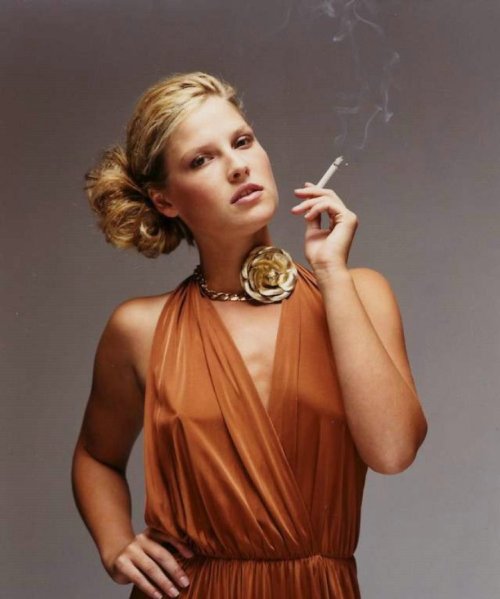 popularsmokers: Ali Larter smoking. Brought to you by Popular Smokers. Sweet hold and pookies