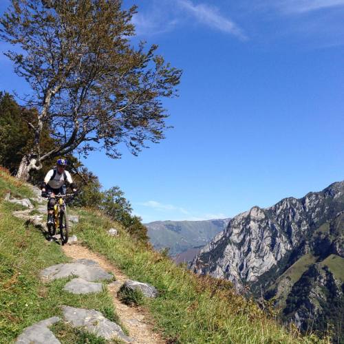 montamigo: Big day riding the Pyrenees’ singles #aspe #mtb #vtt