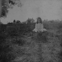 undying-orchid: Little girl in a graveyard,