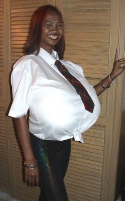 maggiebluxomesfetishes:  Big tits and necktie