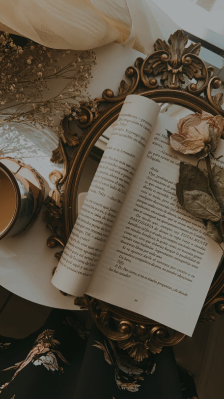 cozyreadings:Good morning 🪞☕️🫖🤎✨🥀