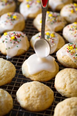 sweetoothgirl:    Glazed Lemon Sour Cream Cookies