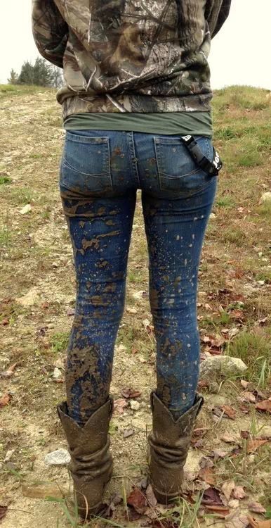 smurffer:  thunderstruck-sledding:  Boot&bums :)  Like I said, there is nothing that looks any better than a good looking girl in tight jeans with a fine full butt and boots.