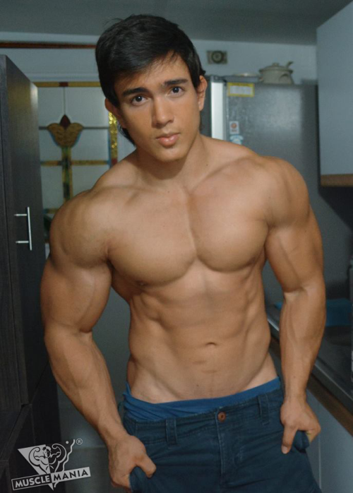 myfavouriteguysblog:  Daniel Roman, bodybuilder/model adult photos