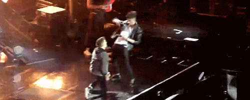 biliki:Zayn rocking it out and Liam rehearsing for the proposal.{05/05/2013}