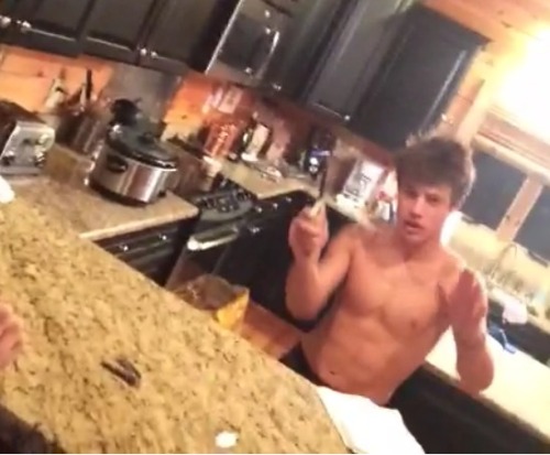 themagconlifeman:  The story if my life I take some food and wait all night to see Cameron shirrrrrtlessss 