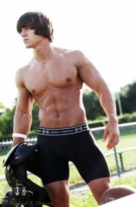 joshreed439:  This is a special post I dedicate to my special friend and fellow faggot underarmourfan. He serves one hell of an Alpha male god, who changed his life forever. So here are a bunch of Alphas in Under Armour, babe. I reserved the big center
