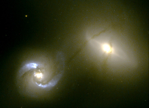 spaceplasma: Intergalactic ‘Pipeline’ Funnels Matter Between Colliding Galaxies This vis