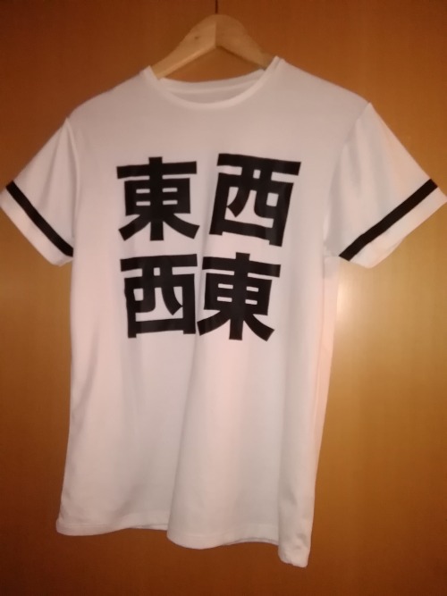 camiseta letras japo talla S de chico 3€ RESERVADA