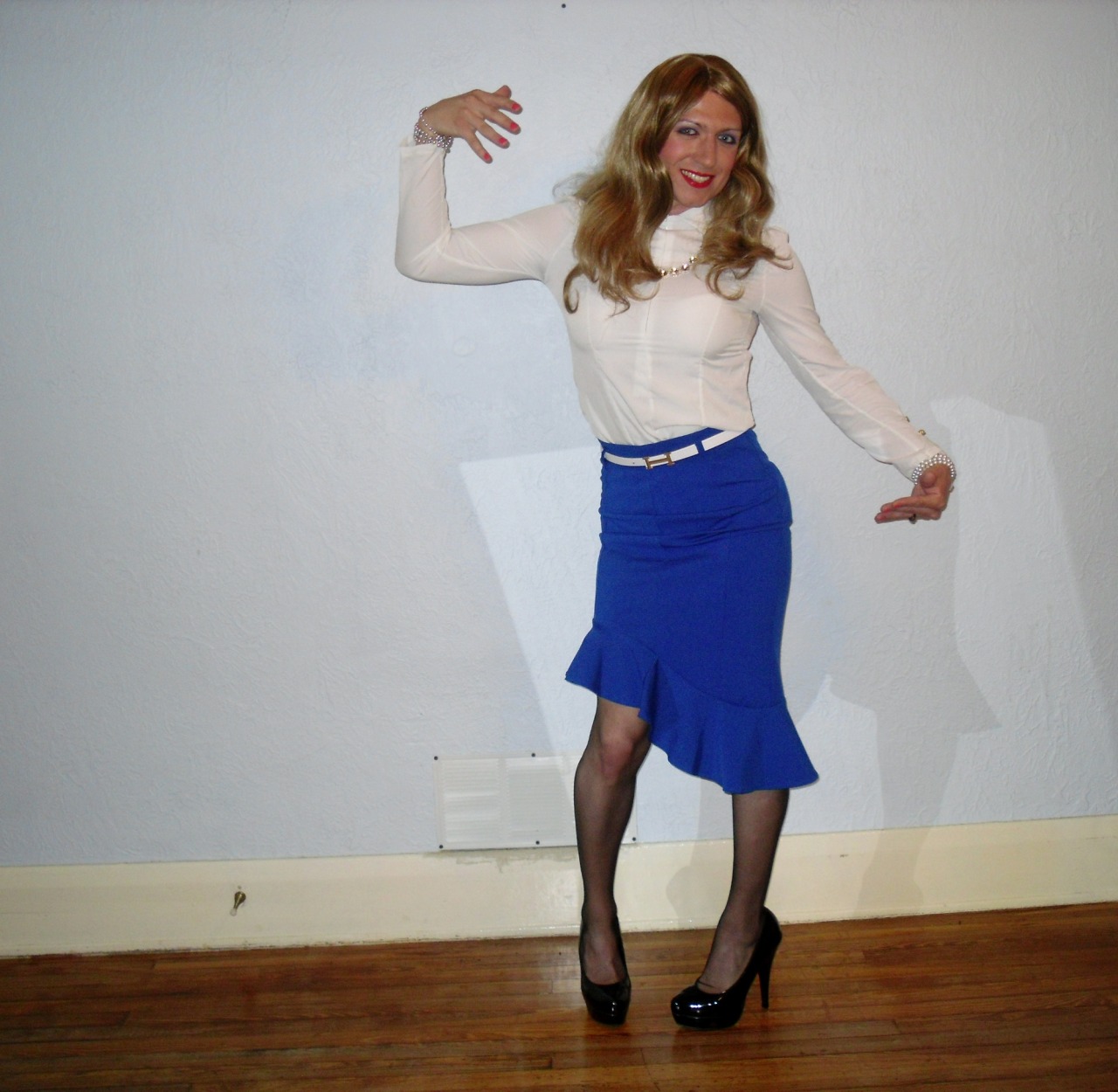 chanellenirok:    In this photoshoot, I wore a blue skirt and white blouse as part