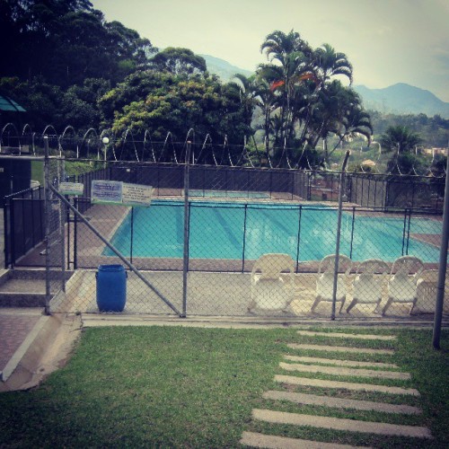#Piscina Sola, Dos palabras que me hacen #feliz #pool #swimming #natacion #nadar
