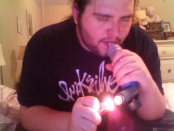 gllt:  jedimastersheep:  gllt:  420 hxc getting mad high on my new bong  IS THAT A FUCKING INHALER?  no thats my new bong   lmfao jesh