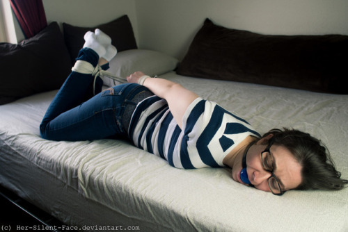  Audrey simply bound in her jeans with a tight striped shirt. Thanks to a fellow watcher, he commiss