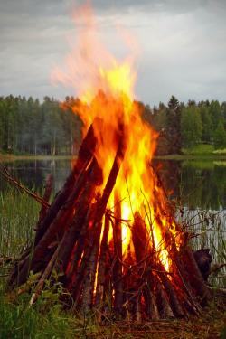 tulipnight:  Midsummer bonfire by Tatu Lattu