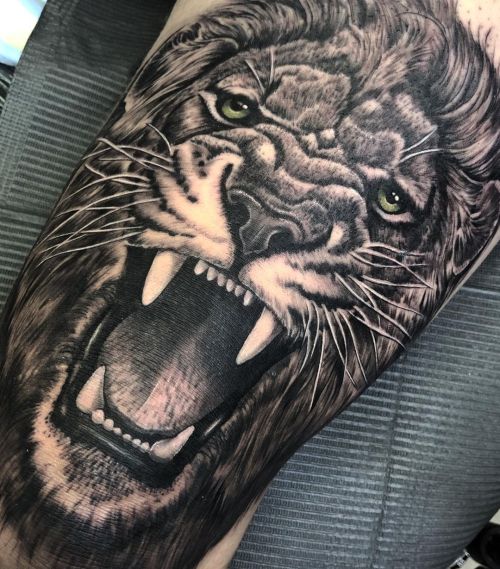 Thanks again, Randy! Lion of the thigh/knee #tattoos #blackabdgreytattoo (at Black Hand Studio) http