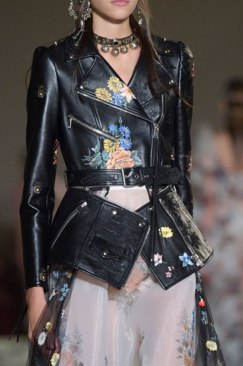 moschino-s: Alexander McQueen / SS17 RTW
