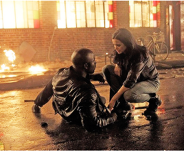 netflixdaredevil:    ‘Luke Cage’ Is A Man On Fire In These SPOILERY First Official JESSICA JONES Images!  Here we have what appear to be the very first officially released stills from Marvel and Netflix’s Jessica Jones. In them, we see what effect