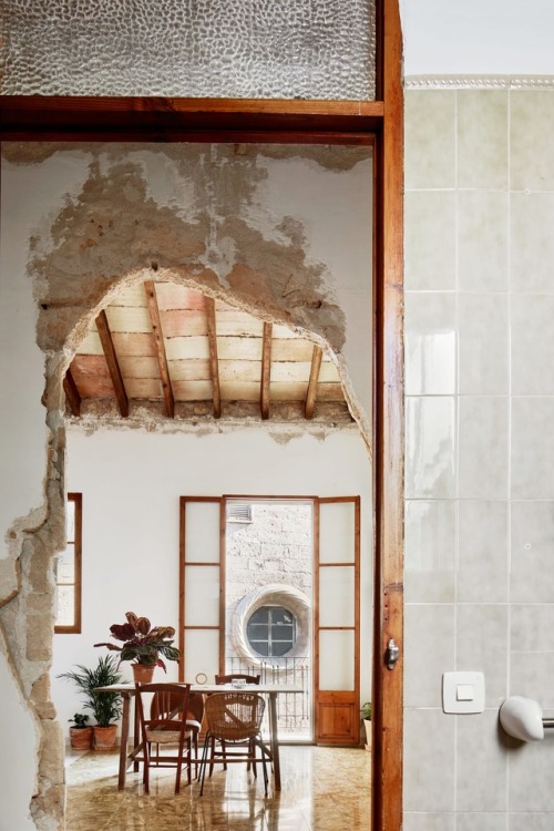 jeroenapers:Een woning verbouwen met minimale moeite en kosten. De Spaanse architect Carles Oliver b