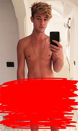 zacefronsbf:  Cameron Dallas on Snapchat (October 20th) 