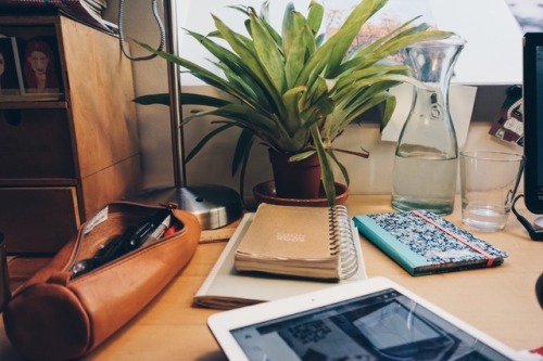 elienstudies:I hope that I don’t have to work this weekend because I’m so behind on all my classes a