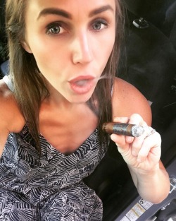 ftbmelanie:I love the La Instructora. 🦄💥🌸 #lainstructora #girlswhosmoke #girlsandcigars #ladiesoftheleaf #fordonfifth #cigarporn #cigarians #cigarsnob #cigaraddict #cigaraficionado #cigarsandluxury #luxuryliving #botl #sotl #cigaroftheday #smokinghot