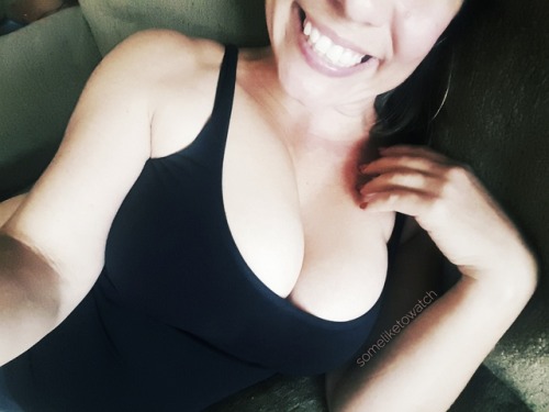 someliketowatch:  Happy Thong Thursday!  Hope you’re having a great day/night!!