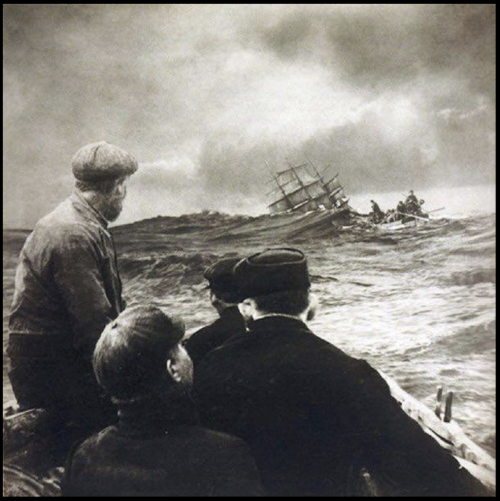 newloverofbeauty:FrancisJames:   The Wreck of the Arden Craig, St Agnes, Scilly   (1911)