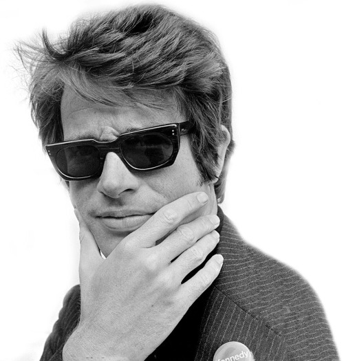 “You’ve achieved success in your field when you don’t know whether what you’re doing is work or play”
Warren Beatty