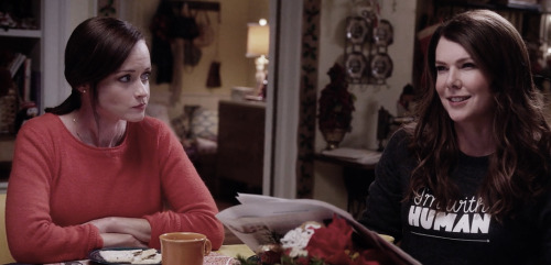 gilmoregirlsquotes:Gilmore Girls: A Year In The Life first look!