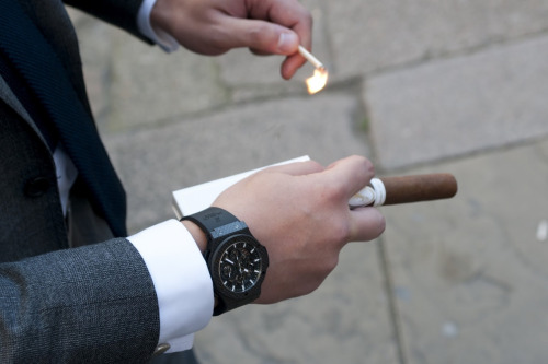 watchanish: Strike! Hublot Carbon AeroBang x Davidoff