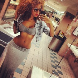 curvesincolor:  Aisha Thalia. 