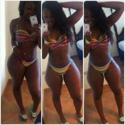 getmoneydollaz:  Fuckkkk do you see her thighshttp://getmoneydollaz.tumblr.com