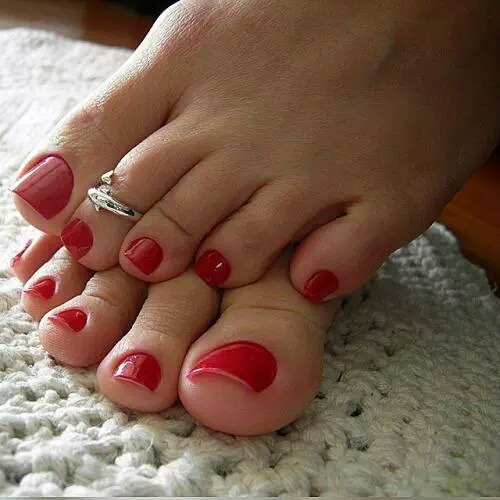 cute girls with amazing toe rings and cute feet