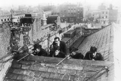 greatwar-1914: Street fighting in Dublin during the Easter Rising, April 24-29, 1916.  The top two photos show Irish rebels, the lower two photos British soldiers.  Better trained and more heavily armed, the British troops (many of them Irish) defeated