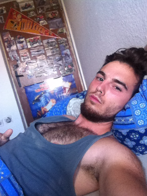 vlnci:  emergencyscream:wakes up like this  please date me