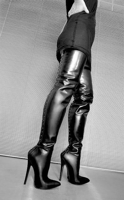 killerheelsandboots:  Some leather thigh highs this morning. 