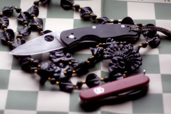 everyday-cutlery:  Spyderco + SAK by emperorvince