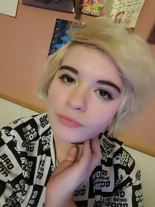 sharkberries:  it’s been a while tumblr (they / them)