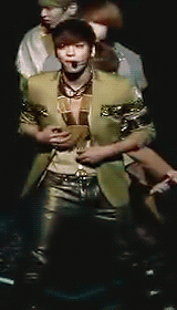 violraptaer:  Because every shawol is deprived of Jonghyun’s delicious honey abs