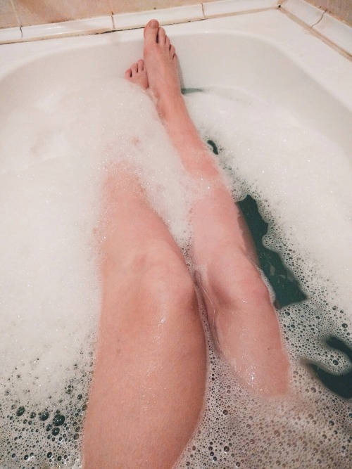 personal-of-sexual-hallucination:  What is time? It’s bathtime!