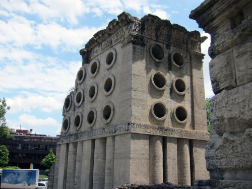 classicalmonuments:Tomb ofEurysaces the BakerRome50-20 BC10~ M. highThe tomb of concrete faced with 