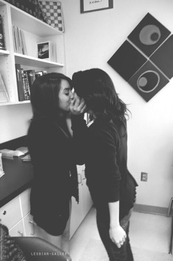 lesbian-through-life:  Getting a kiss. Just in the middle of something like errands or cooking. I want that. 