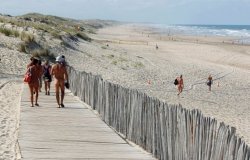 unsiecledenaturisme:Centre Hélio Marin Montalivet. France. Beach