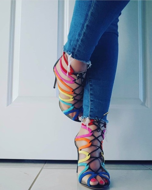 acurvypixie:Oh, pretty shoes!!
